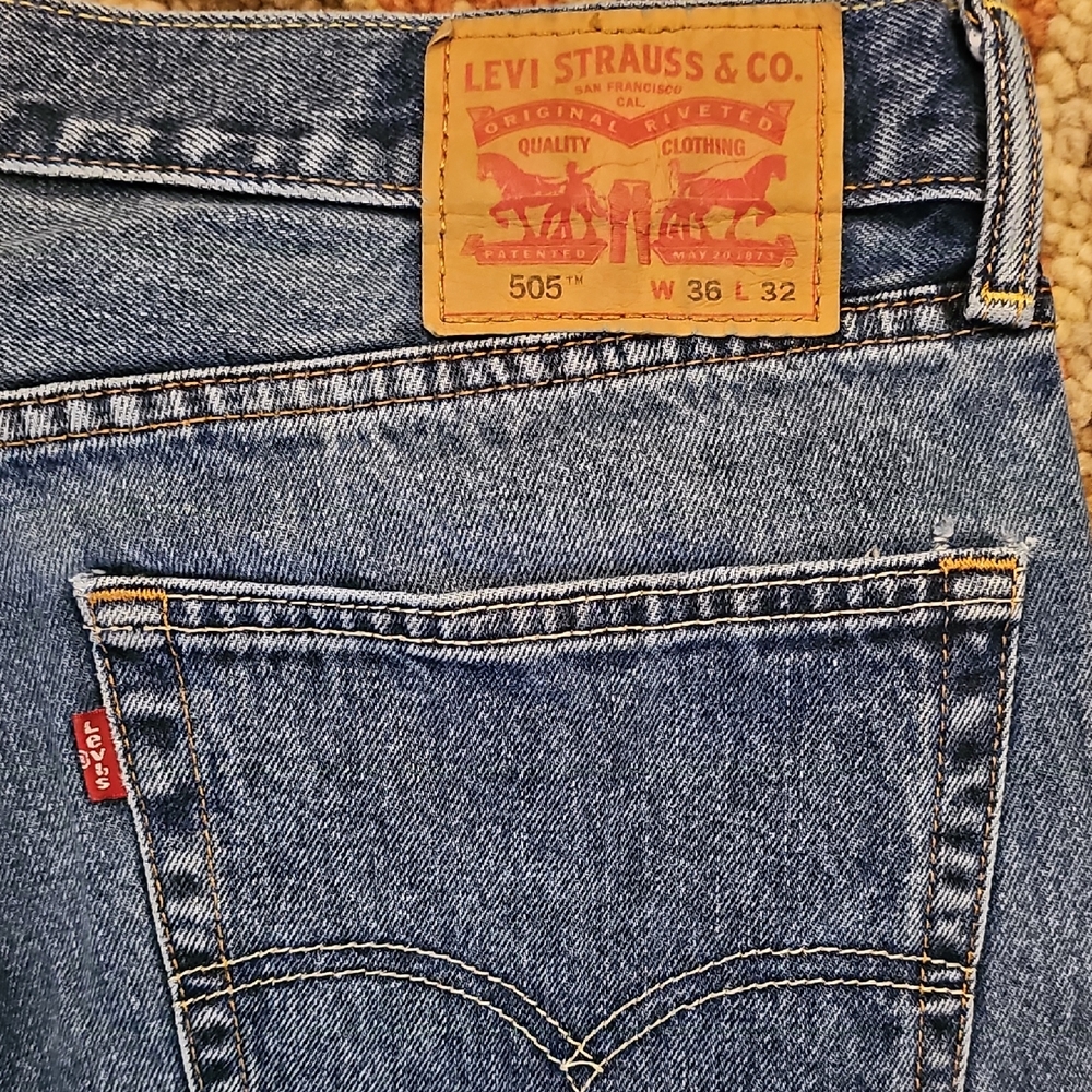 Levi's 505 36x32 Classic Blue Jeans